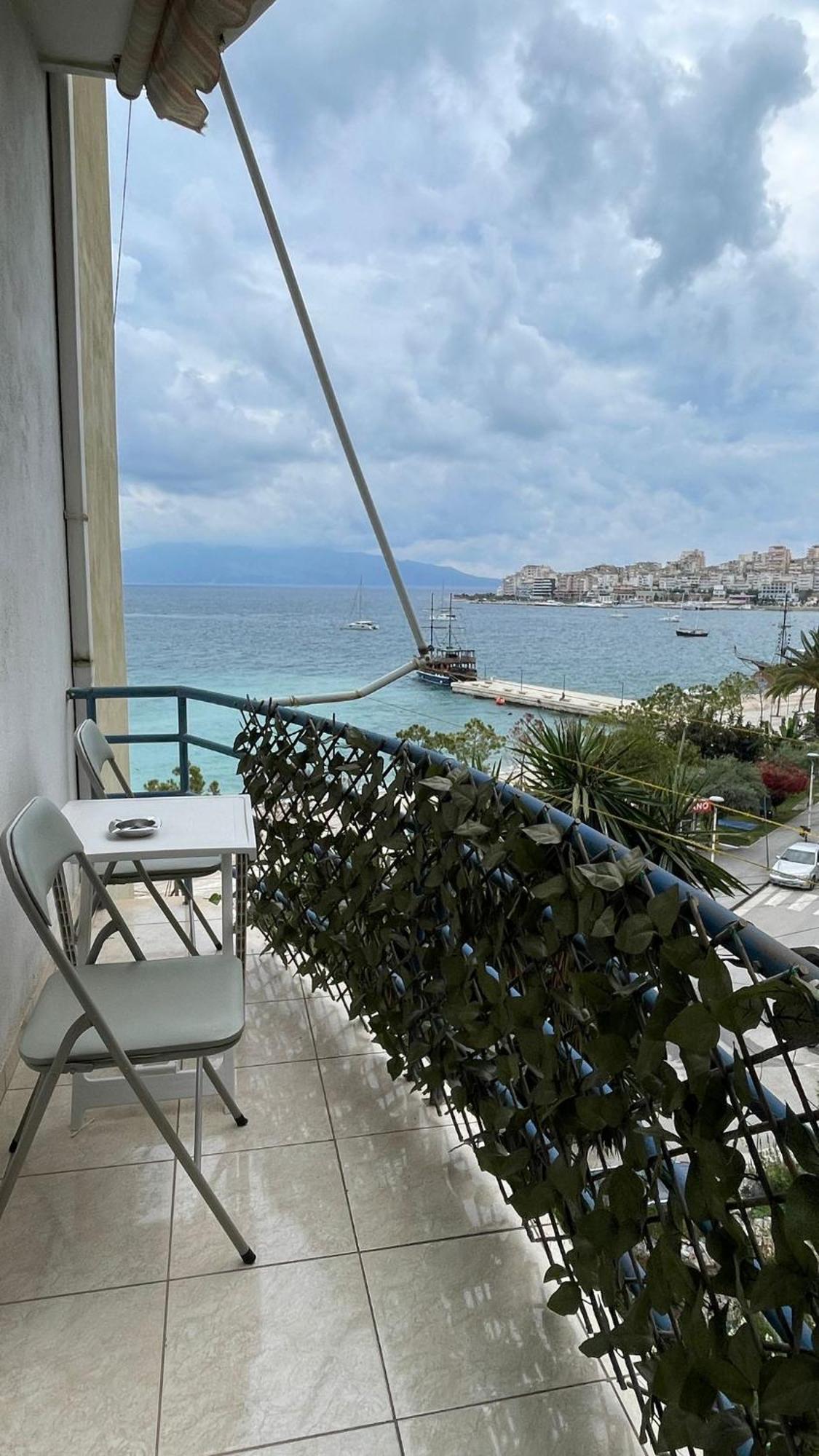 Sea Breeze Apartment Sarandë エクステリア 写真
