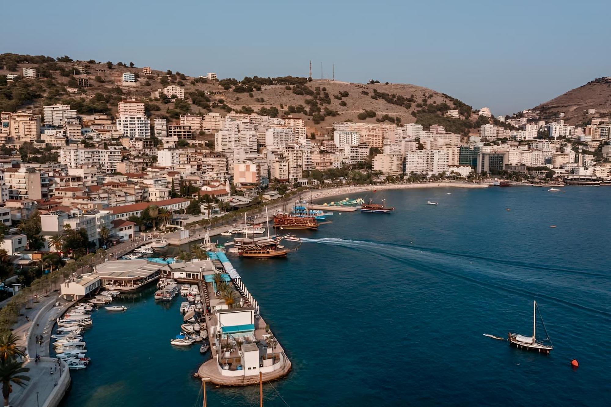 Sea Breeze Apartment Sarandë エクステリア 写真